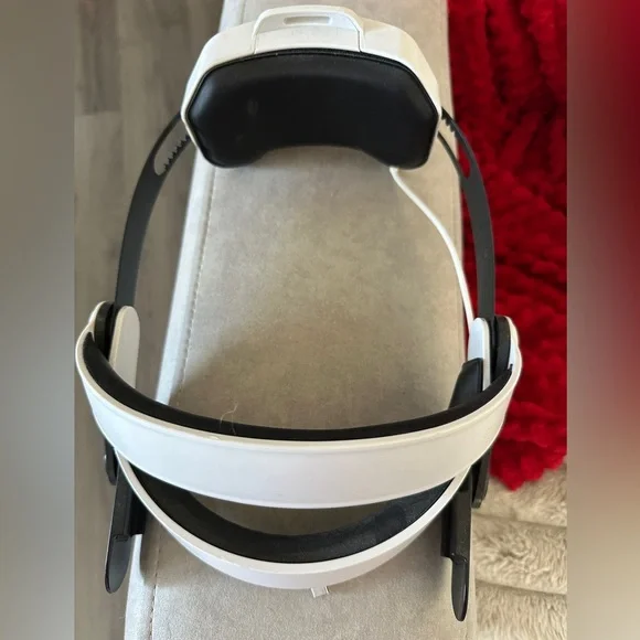 Meta Quest 2 VR Headset w/Controllers & Accessories - Picture 6 of 9